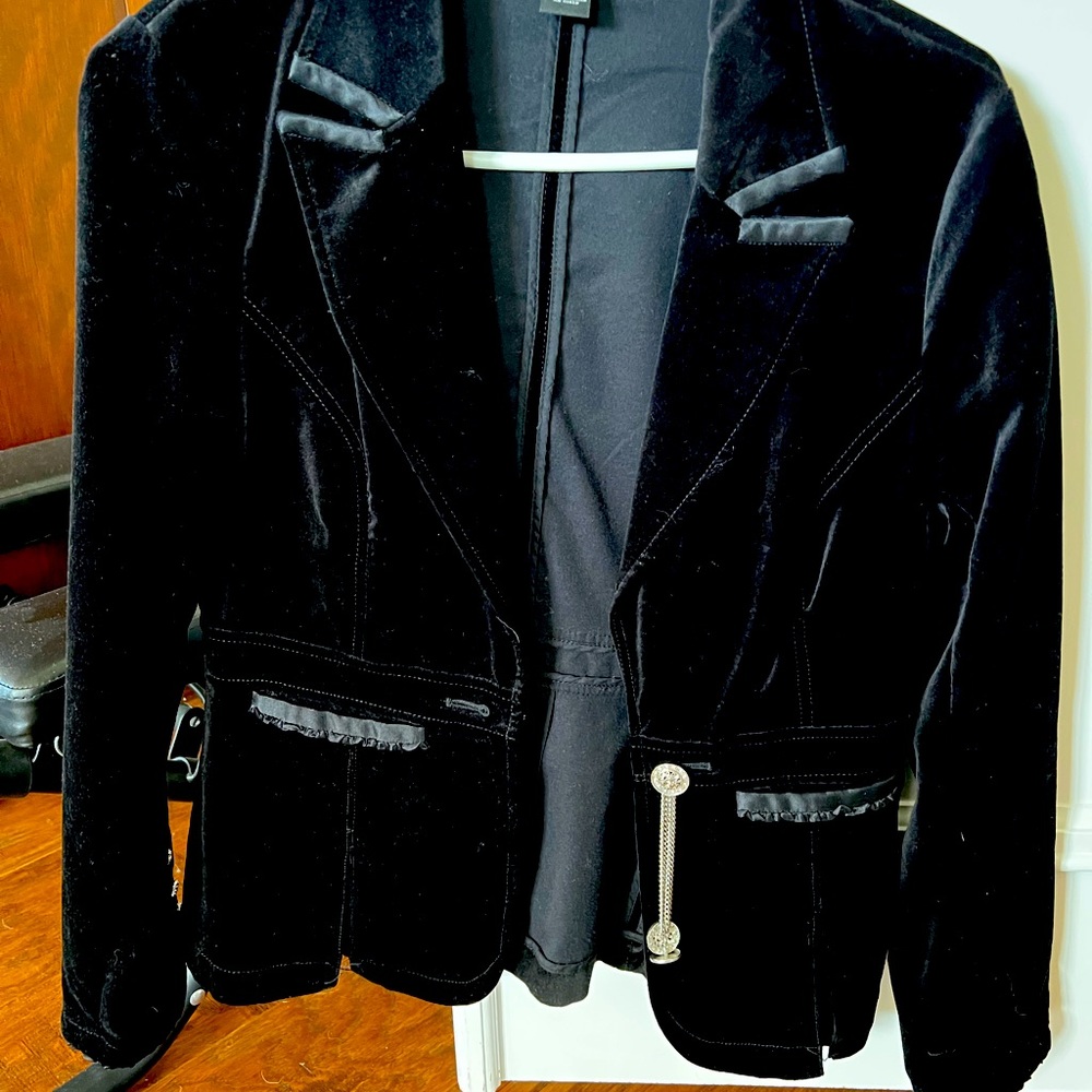 White house Black Market velvet blazer